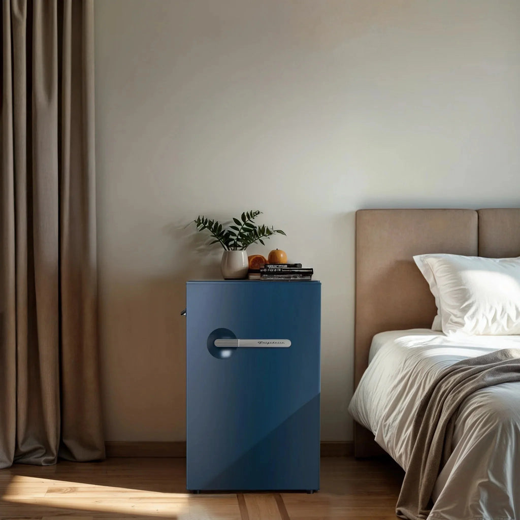 Frigidaire Retro Compact Fridge 4.5 cu. ft., Azure, 21.65in x 22.24in x 32.91in - EFR495
