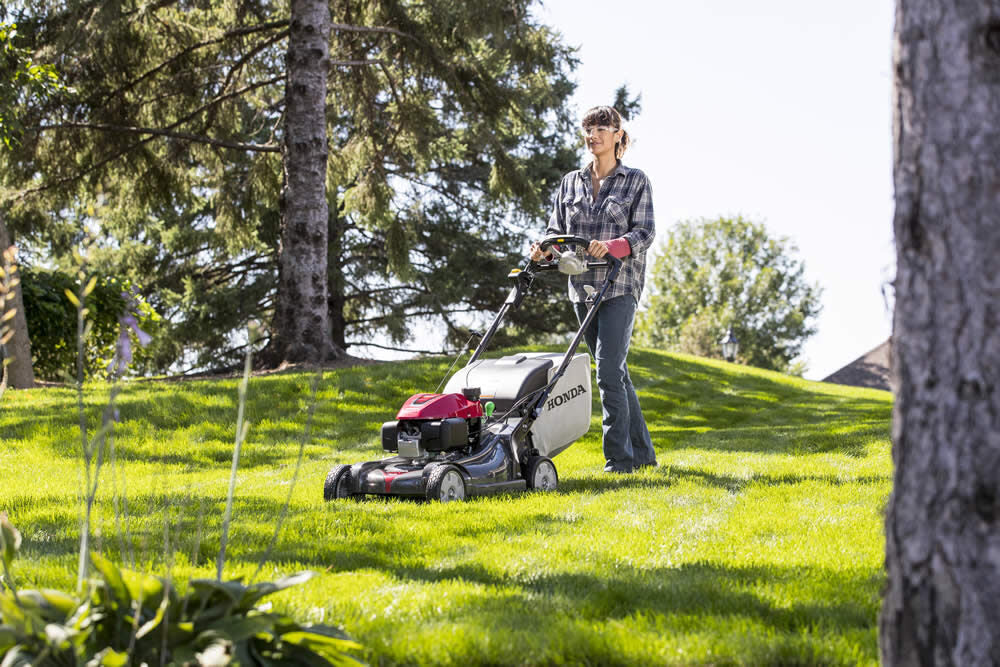 HONDA 21 in Self-Propelled Walk-Behind Lawn Mower - HRX217VYA