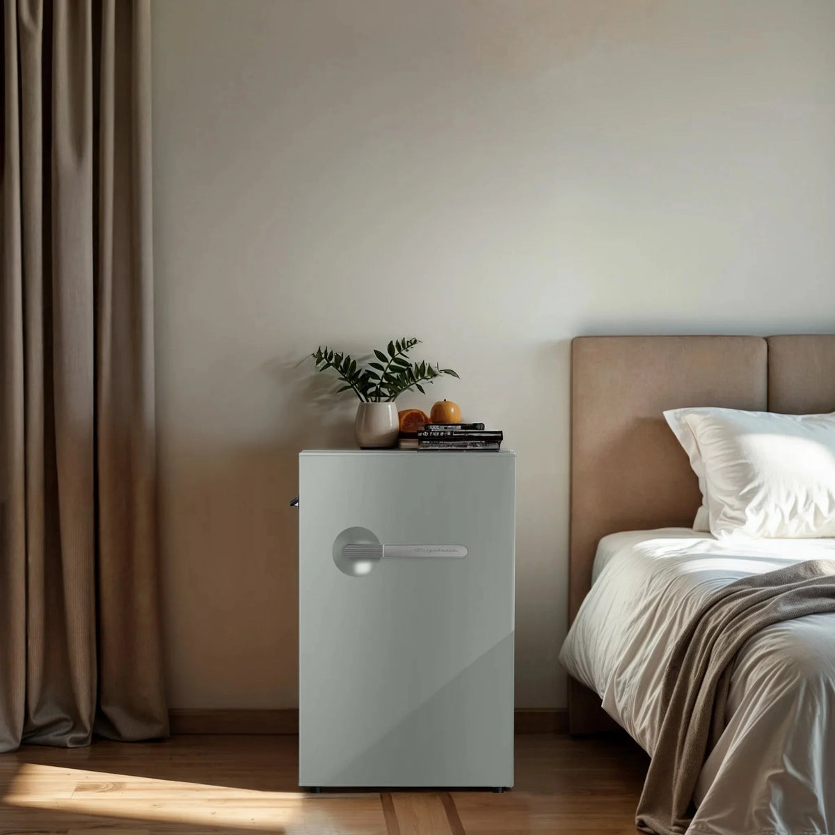 Frigidaire Retro Compact Fridge 4.5 cu. ft., Azure, 21.65in x 22.24in x 32.91in - EFR495