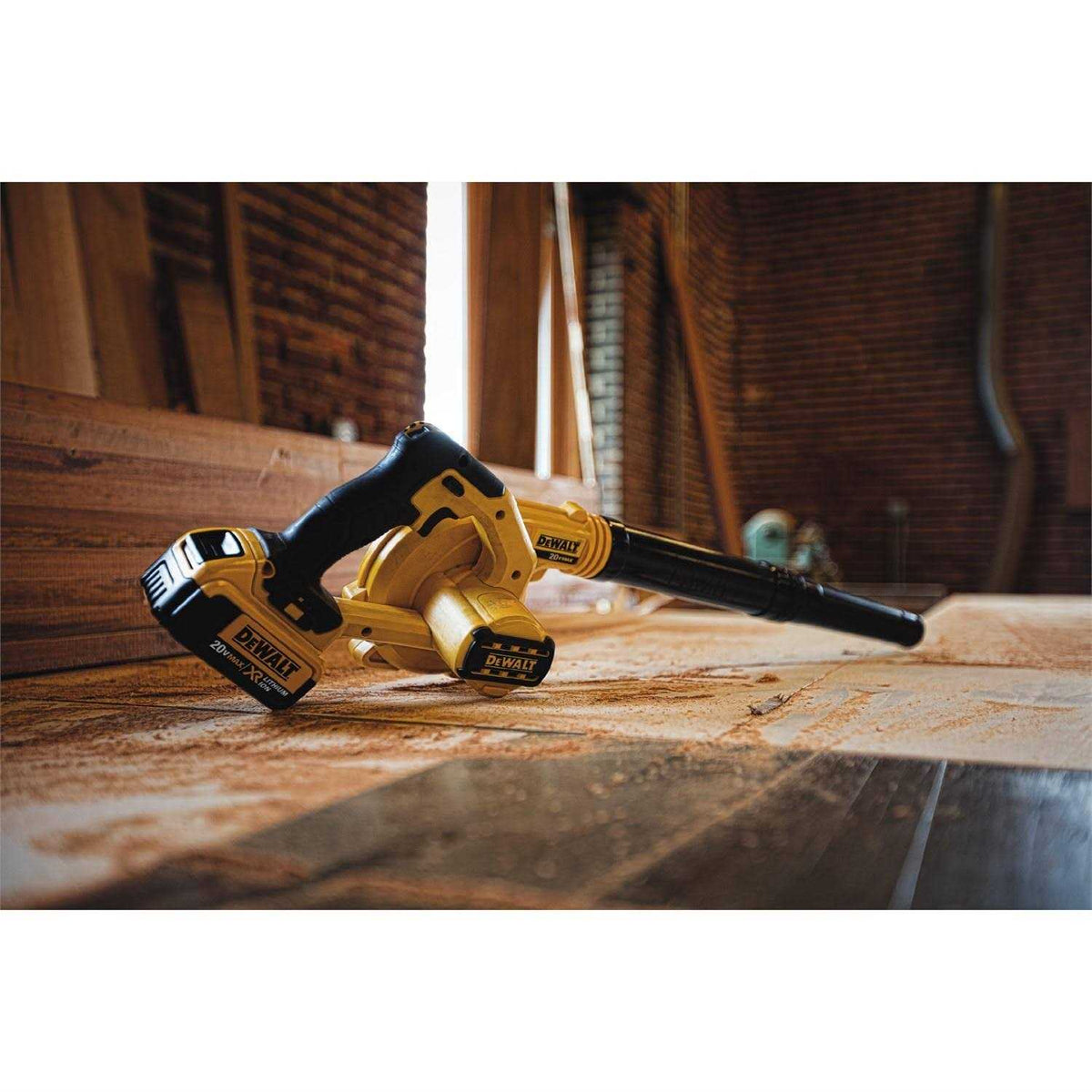 DEWALT 20V MAX Compact Jobsite Blower Kit - DCE100M1